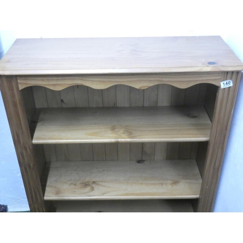 140 - A 3 tier wooden bookcase.