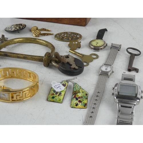 165 - An assortment of various jewellery, badges & collectables.