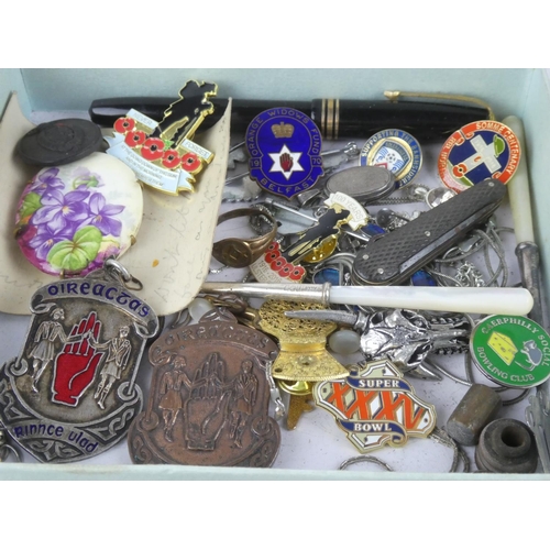 173 - A large assortment of various collectables, to include antique pipe with yellow metal band, sweethea... 