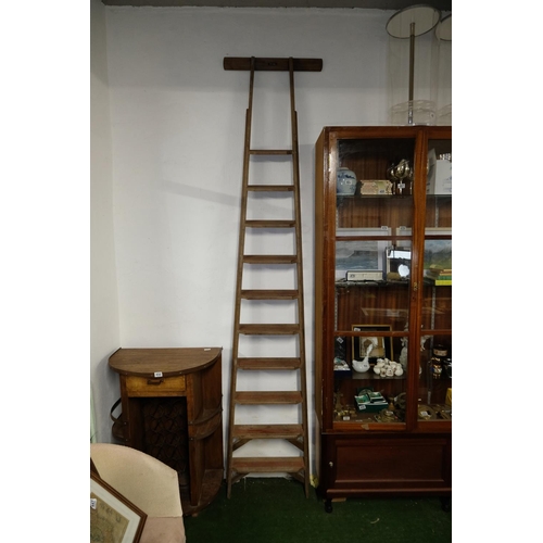 453 - A stunning large set of Prestige library/shop steps, measuring 9ft.