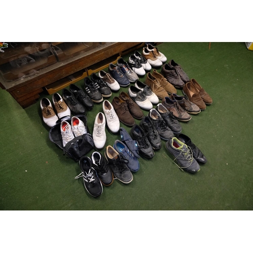 495 - A large lot of men's golfing shoes.