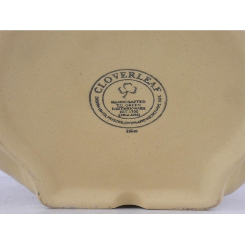 378 - A large vintage Cloverleaf baking bowl, measuring 32cm diameter.