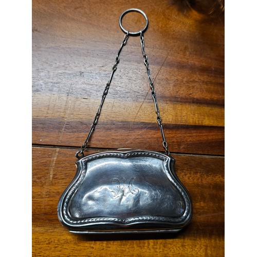 204 - A stunning antique sterling silver finger purse, monogrammed 'M', dated 1919. Total weight, 57.8g.