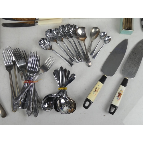 63 - A large lot of assorted vintage cutlery, including a set of six Mutual knives, boxed sets etc.