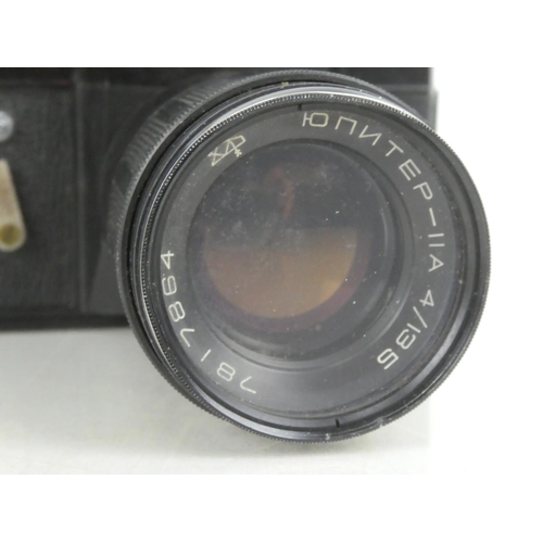 72 - A vintage Zenit 'E' camera, number 80262662.