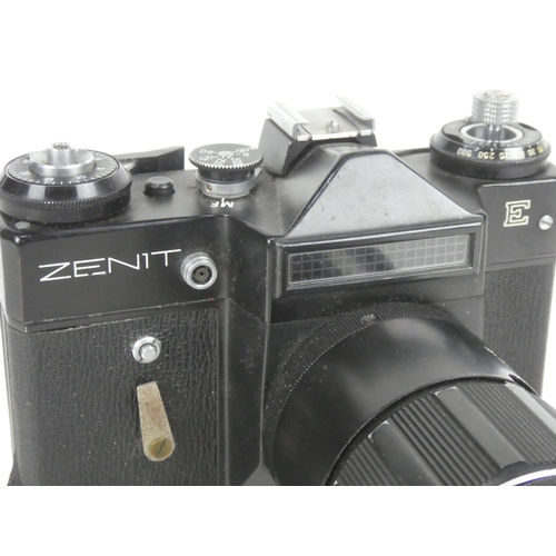 72 - A vintage Zenit 'E' camera, number 80262662.