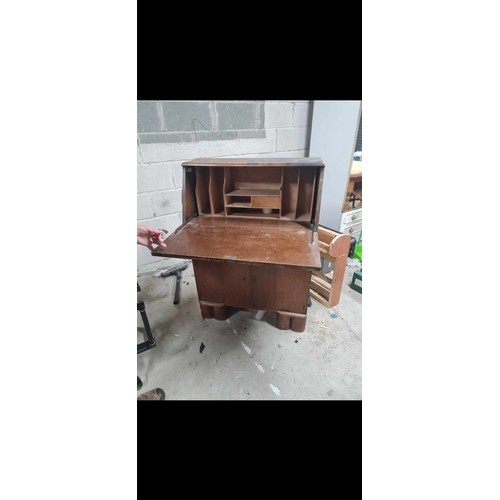 140 - A vintage writing bureau.