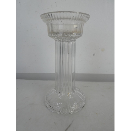 62 - A stunning glass pedestal candleholder, measuring 25cm.