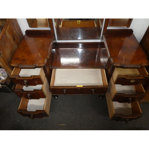 78 - A stunning antique walnut bombe dressing table with mirrors, measuring 48