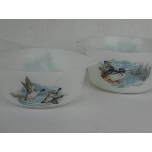 196 - A collection of 4 vintage Pyrex 'Duck' bowls.