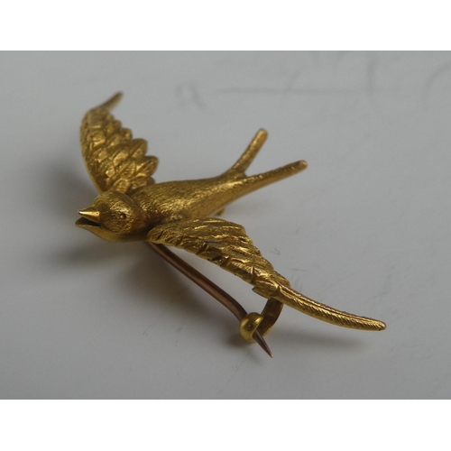 273 - A stunning 15ct gold brooch, modelled as a bird. Total weight 4.4g