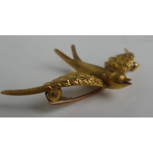 273 - A stunning 15ct gold brooch, modelled as a bird. Total weight 4.4g