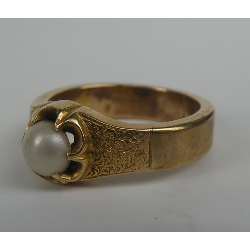 278 - A 9ct gold and pearl dress ring.