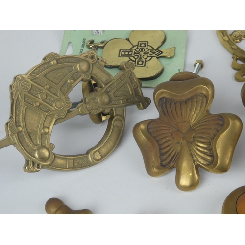 297 - A lot of vintage brass ware including door knockers, ashtrays and more.