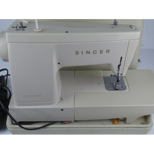 313 - A vintage Singer sewing machine and case.