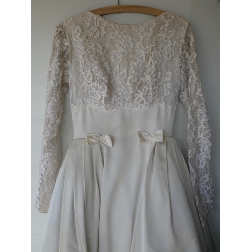 330 - A vintage Nora Bradley size 10 wedding dress.