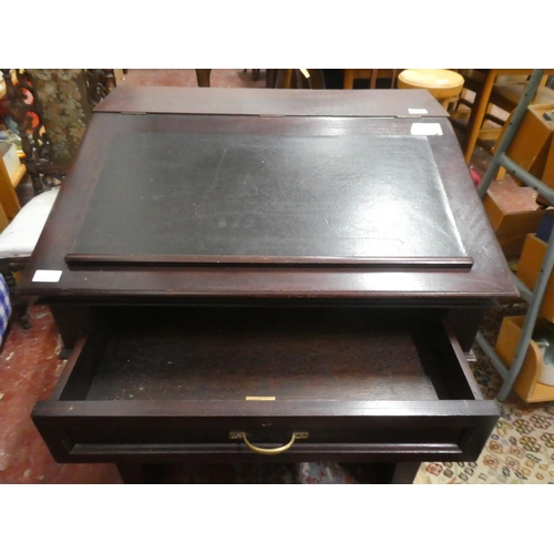 359 - An vintage clerks desk/bureau with leather inset.  Measuring approx 88x65x76cm.