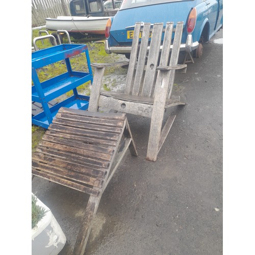 425 - A garden lounger and footstool, for restoration.