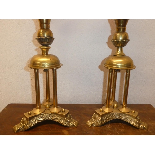 118 - A stunning pair of antique brass oil lamps with pink marble glaze fonts, measuring 29