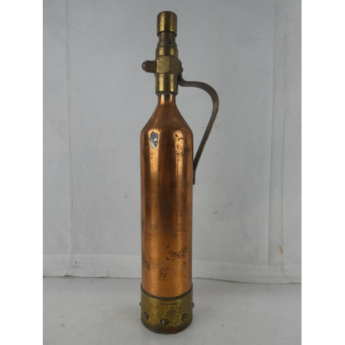 143 - A vintage brass and copper fire extinguisher, measuring 17