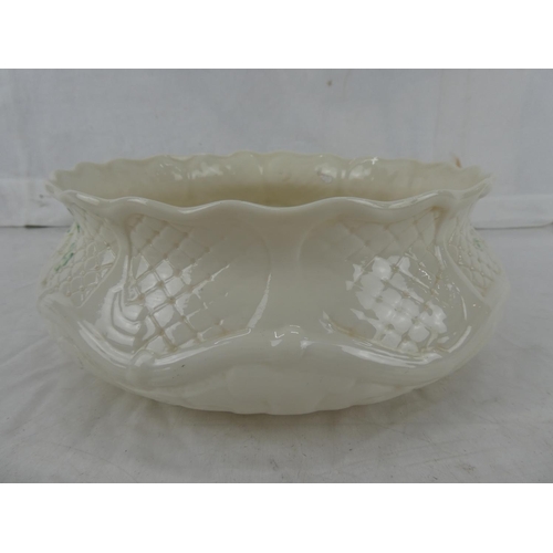 91 - A Belleek pottery 'Dalriada' fruit bowl.