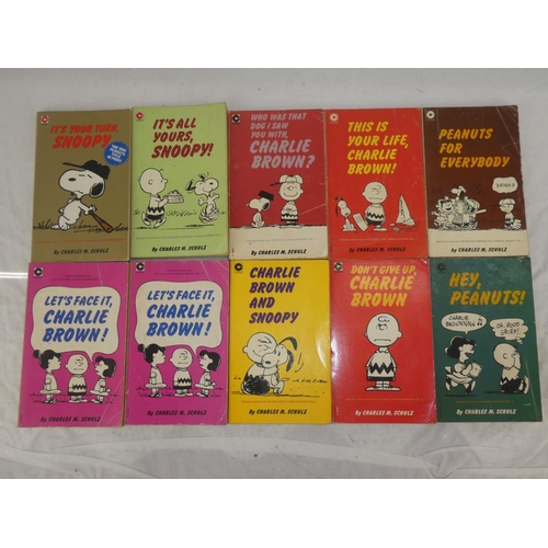 99 - Ten vintage 'Charlie Brown' - Charles M Schulz books.