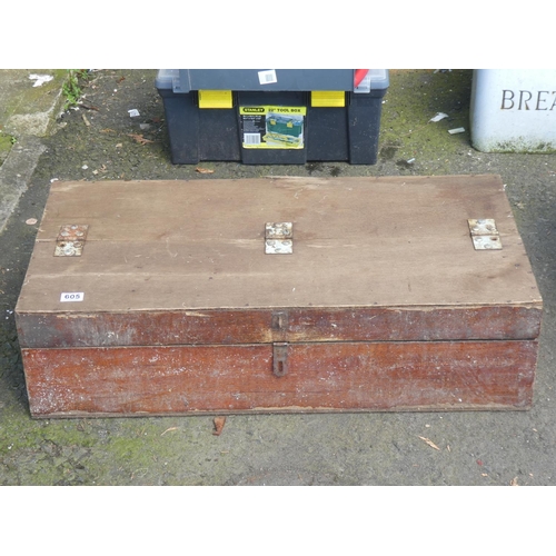 605 - A large wooden carpenters tool box, measuring 36