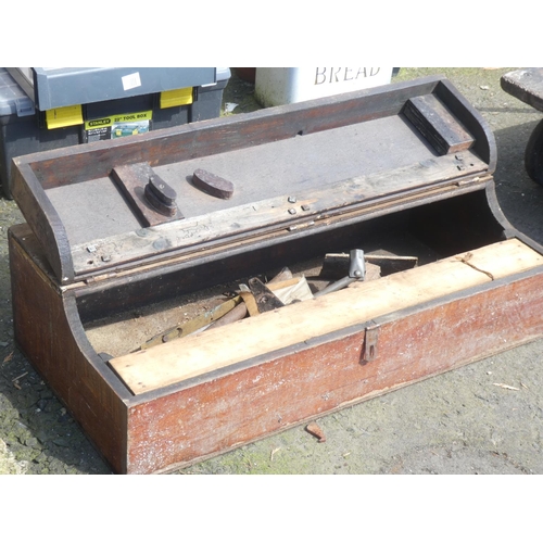 605 - A large wooden carpenters tool box, measuring 36