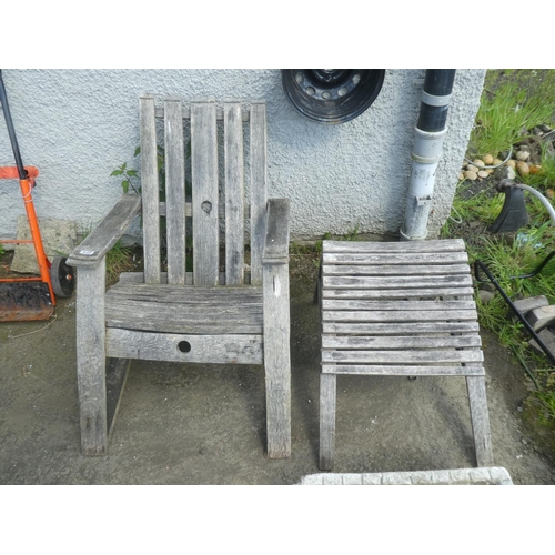 620 - A garden lounger and footstool, for restoration.