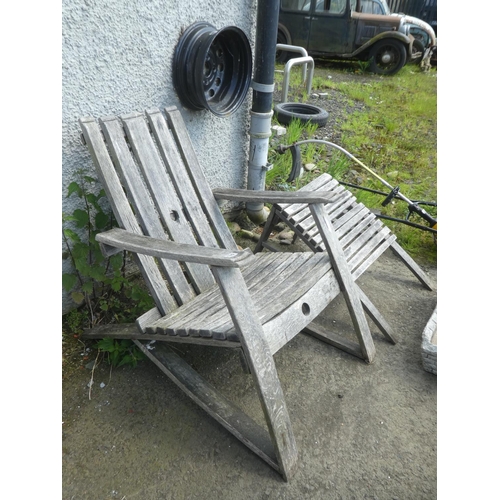 620 - A garden lounger and footstool, for restoration.