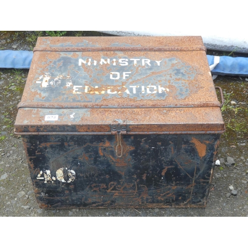 625 - A vintage Ministry of Education metal trunk, measuring 24