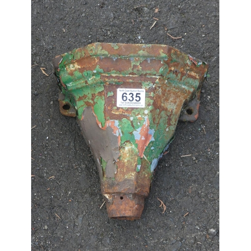 635 - A vintage gulley down pipe head.