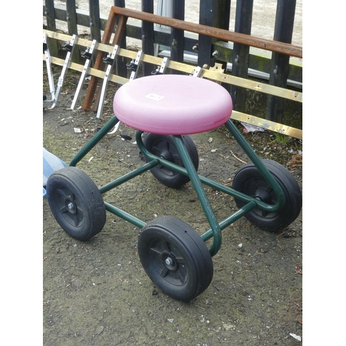 643 - A garden seat on wheels.