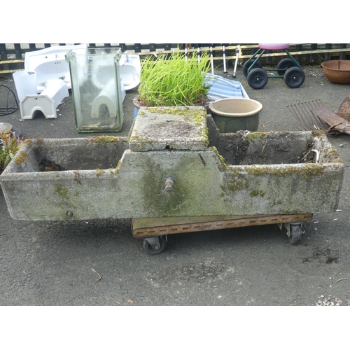 646 - A large vintage stone drinking trough.