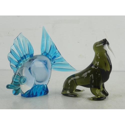 20 - A vintage glass fish and seal.