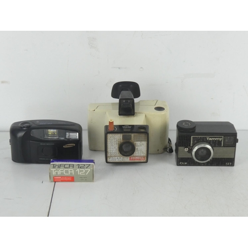 40 - A vintage Polaroid Land 'Swinger Model 20' camera and a Tammy 127 camera and a Samsung FF - 222 came... 