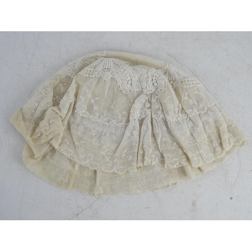 137 - A Victorian lace bonnet.