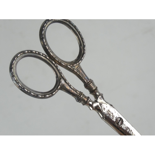 317 - A cased pair of Sterling Silver handled scissors presented to Mrs E C Stevenson by Gold Springs of C... 