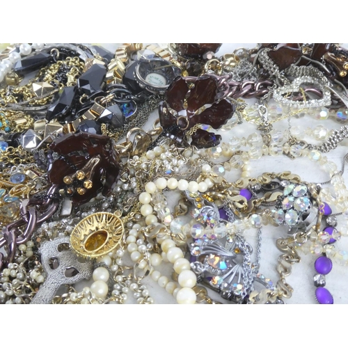 323 - A large lot of of assorted beaded necklaces, brooches etc.