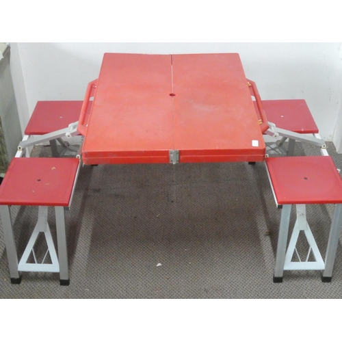 522 - A child's folding picnic table and chair set.