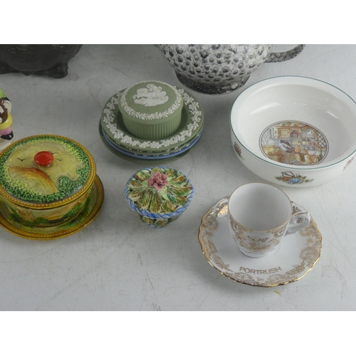 523 - A job lot of assorted ceramics to include a Blue Mountain pottery teapot, Wedgwood, Carnival glass a... 