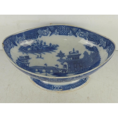 532 - A vintage Indian patterned blue and white patterned stemmed bowl (a/f).