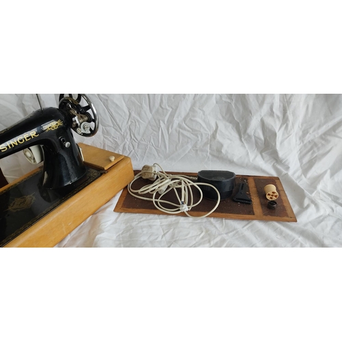 454 - A vintage Singer sewing machine.