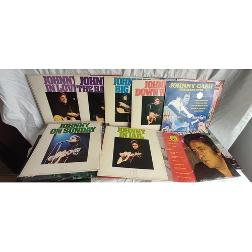 487 - A job lot of assorted vintage records/albums to include Big Big Movie, Themes, Johnny Cash, Bond Mov... 