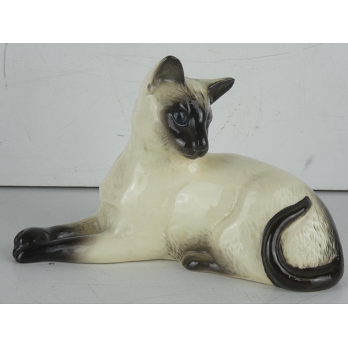 16 - A Royal Doulton cat.