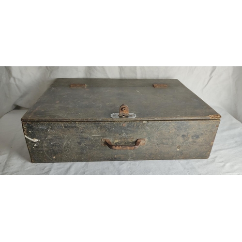 59 - A vintage wooden toolbox.