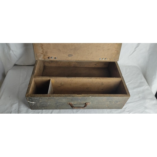 59 - A vintage wooden toolbox.