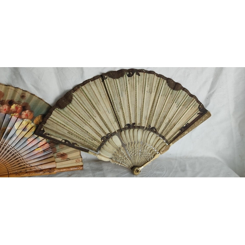 84 - A stunning early 18th Century hand fan, with beautiful hand painted leaf & carved bone segments and ... 