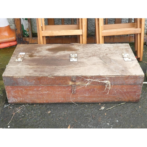 101 - A large wooden carpenters box and contents.