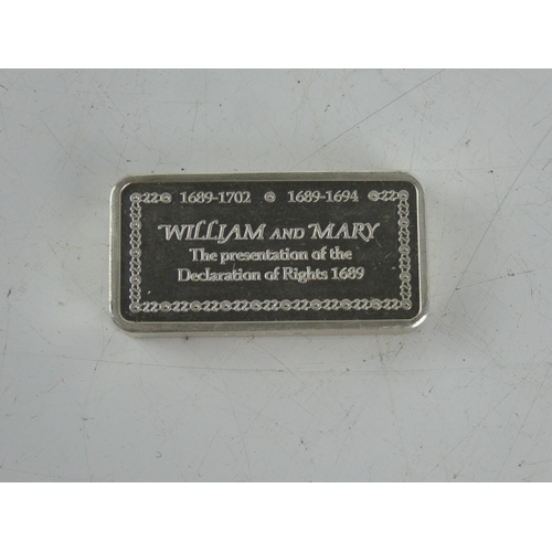 152 - A Sterling silver ingot -  'William and Mary - The Presentation of the Declaration of Rights 1689'. ... 